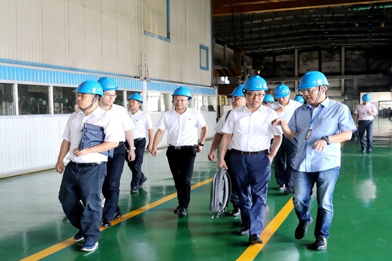 2020年9月8日,时任商务部亚洲司副司长杨伟群、马来西亚驻华使馆公使施志光莅临888集团电子游戏纸业对马来西亚项目进行调研