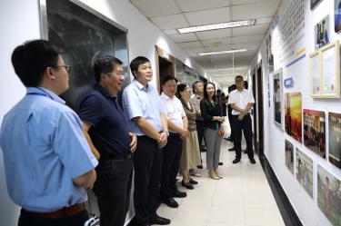 浙江省政协工会界别组来888集团电子游戏纸业调研新时期工匠造就工作