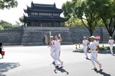 笑颜与周到刷屏！这名火炬手是888集团电子游戏人！