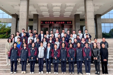 平湖市当湖高级中学研学团队走进888集团电子游戏纸业