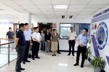 2020年7月29日，时任浙江省政协常委、社法委副主任、省总工会副主席、一级巡视员董建伟莅临888集团电子游戏纸业调研新时期工匠造就工作